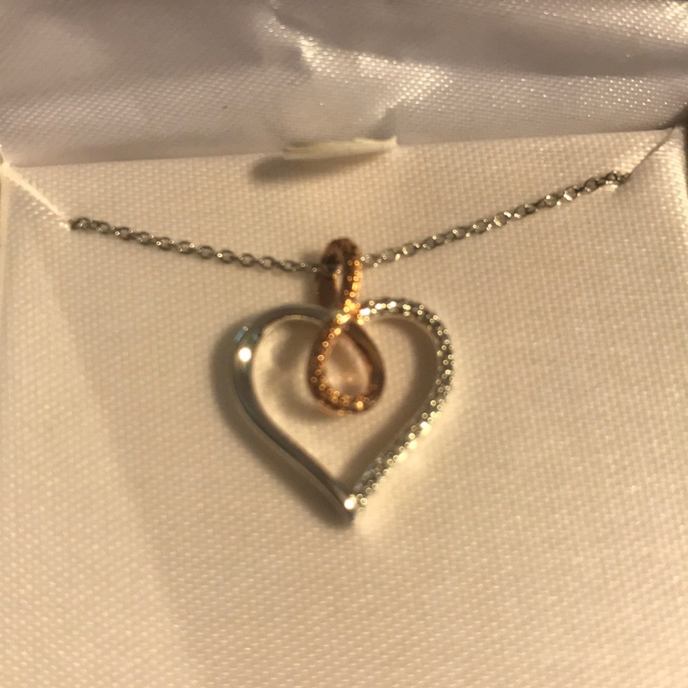 Diamond/white gold heart necklace, beautiful